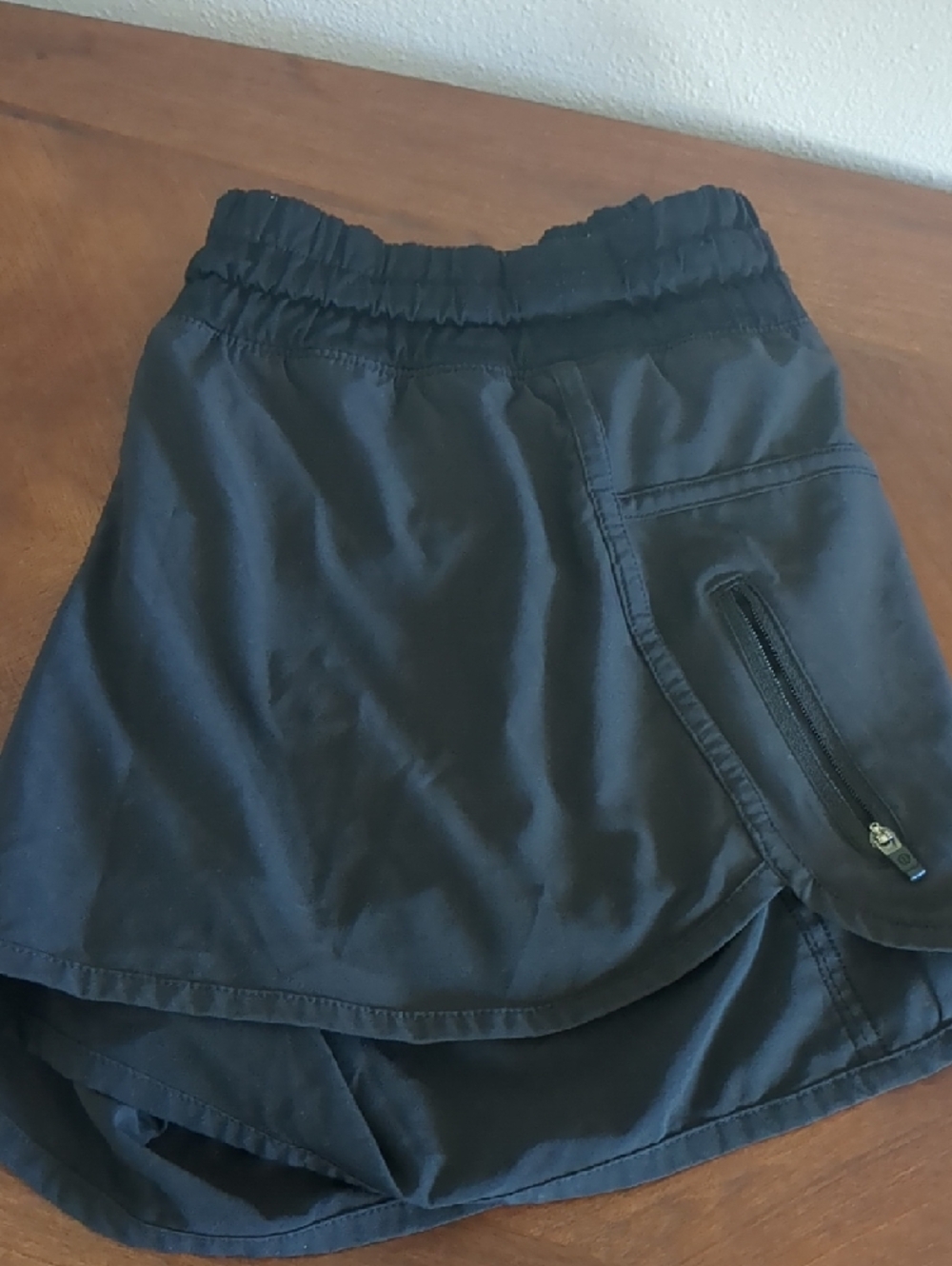 Lulu Running Shorts With Zip Pocket And Inner Liner - Picture 6 of 7